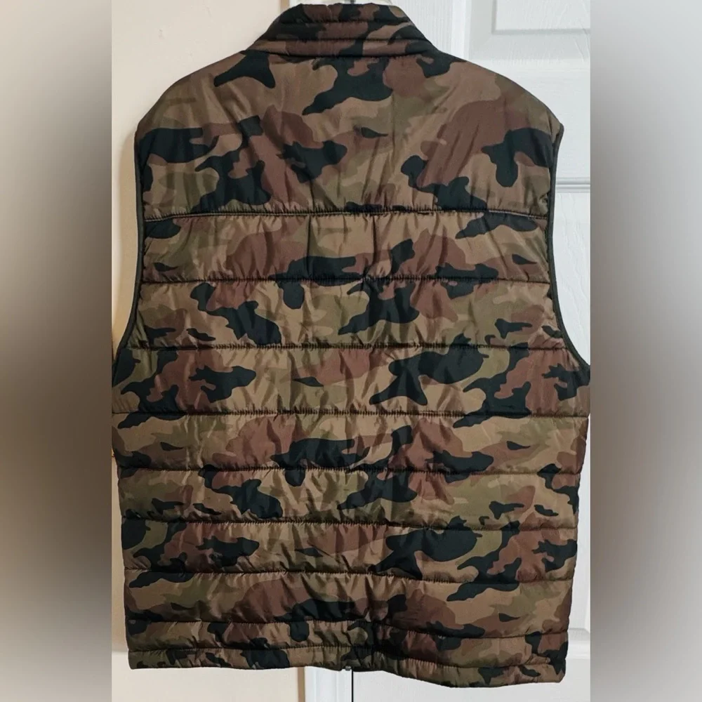 Bershka 100% Polyester‎ Camo Print Men’s XL w/ Pockets Zip Up Puffer Vest